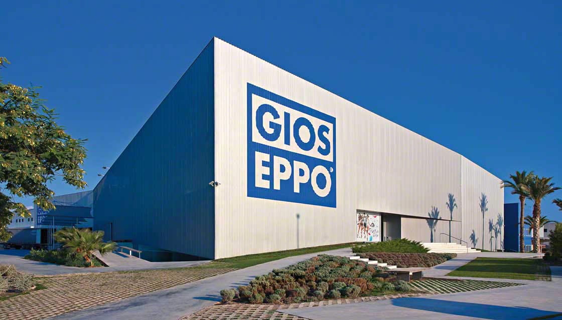 L’entrepôt de Gioseppo ne dépasse pas une certaine hauteur afin de pouvoir se confondre au maximum avec le paysage