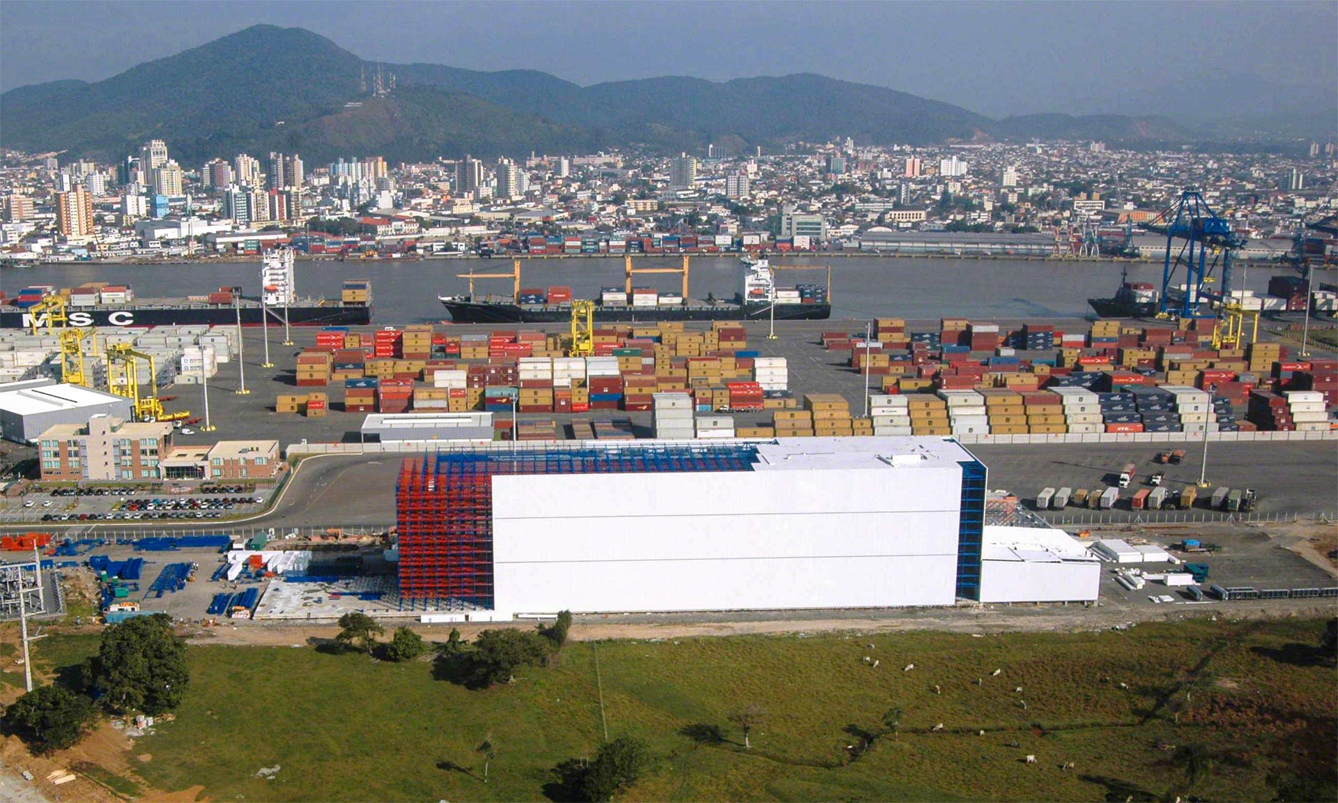 Les hubs logistiques sont des installations logistiques situées dans des zones stratégiques
