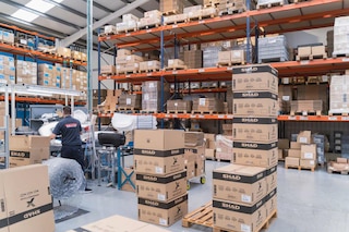 La préparation de commande flexible permet une expédition depuis n'importe quel entrepôt La préparation de commande flexible permet une expédition depuis n'importe quel entrepôt