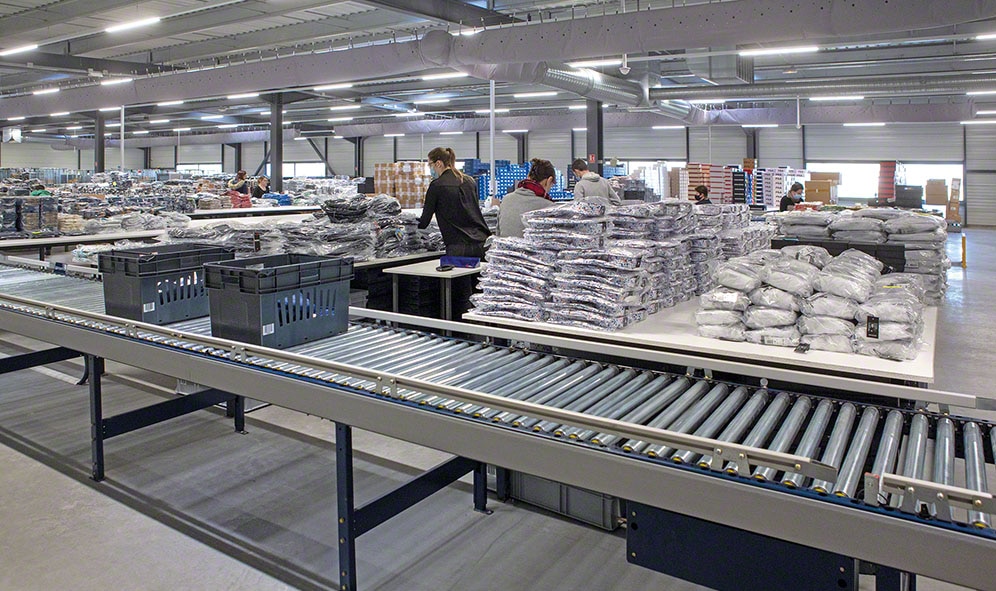 CCV : La gestion de 20 000 produits par jour grâce aux circuits de convoyeurs automatisés CCV : La gestion de 20 000 produits par jour grâce aux circuits de convoyeurs automatisés