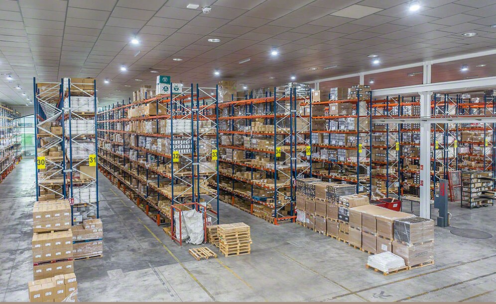 Les trois systèmes de stockage de Gaviota dans son entrepôt de Villena (Espagne)