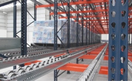 Mecalux a fourni un bloc de rayonnages dynamiques capables de stocker 22 palettes en profondeur