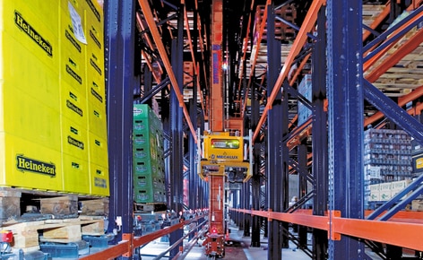 Mecalux augmente la capacité de stockage et de picking d'une entreprise de distribution avec l'installation d'un entrepôt automatique autoportant