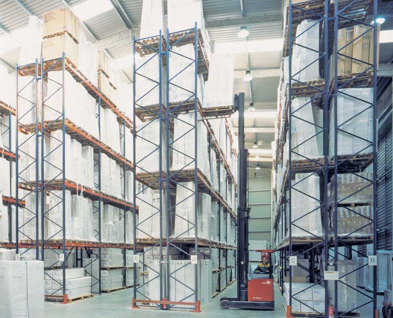 Rayonnages à palettes d'un prestataire logistique