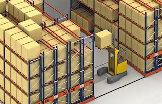 L'entrepôt de produits diététiques et d'aliments de Vibar Nord en Italie L'entrepôt de produits diététiques et d'aliments de Vibar Nord en Italie