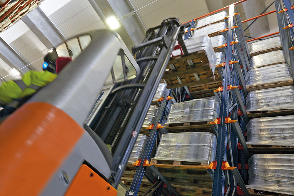 Adecuación de las carretillas y las unidades de carga a las estanterías